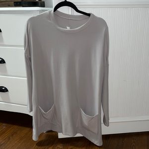 Soft long sleeve with two pockets